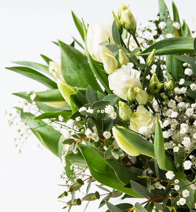 Hvit tulipanbukett med lisianthus